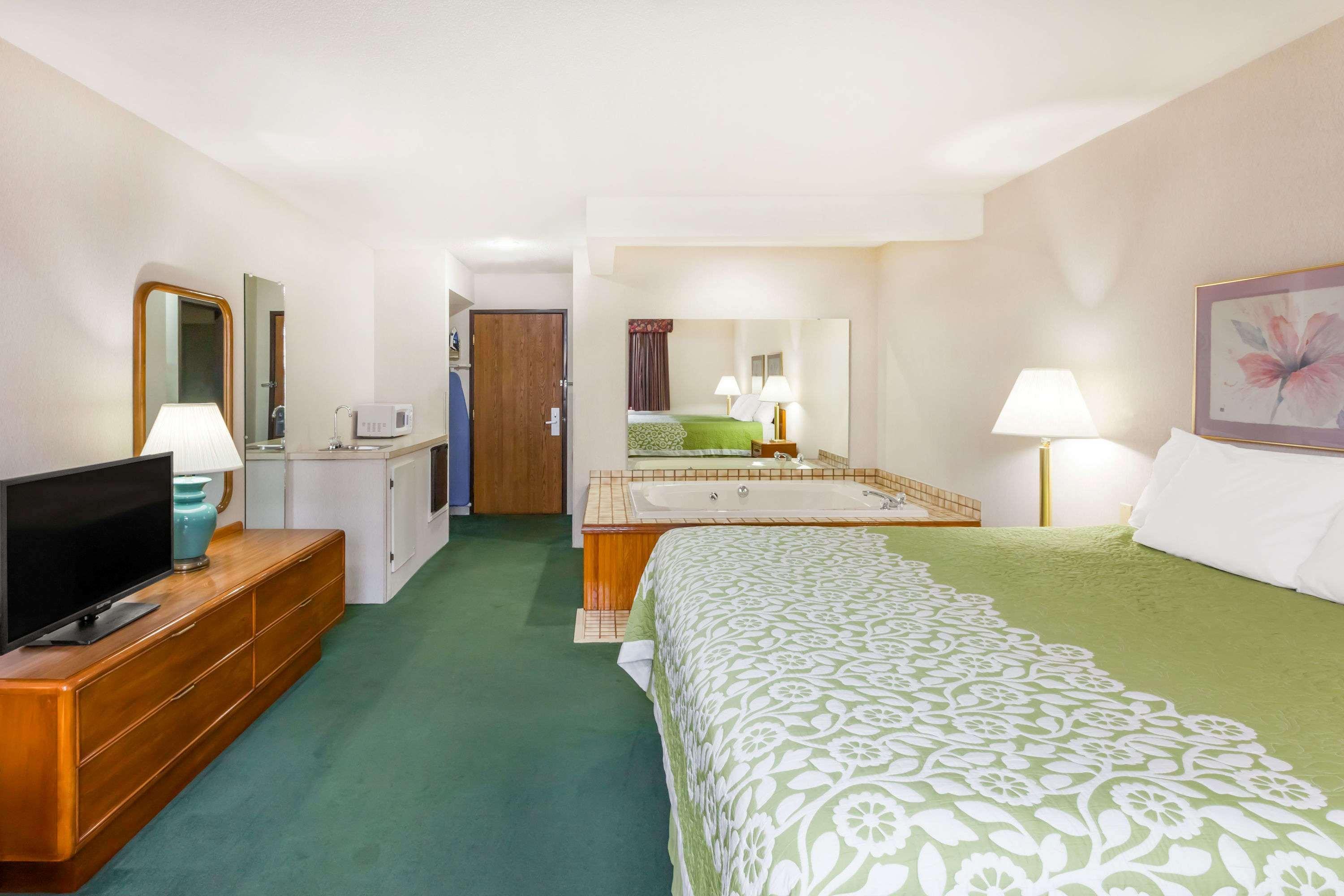 Days Inn By Wyndham Alpena Extérieur photo